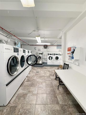 15020 71 Avenue 2J, Flushing, NY 11367