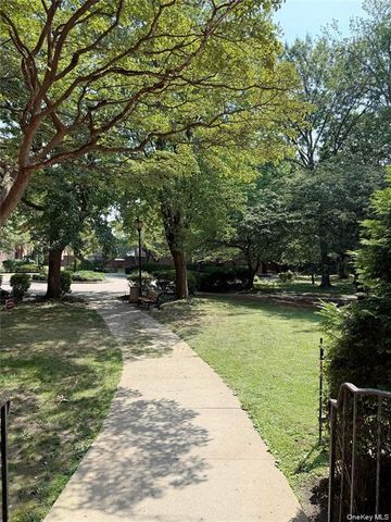 15020 71 Avenue 2J, Flushing, NY 11367