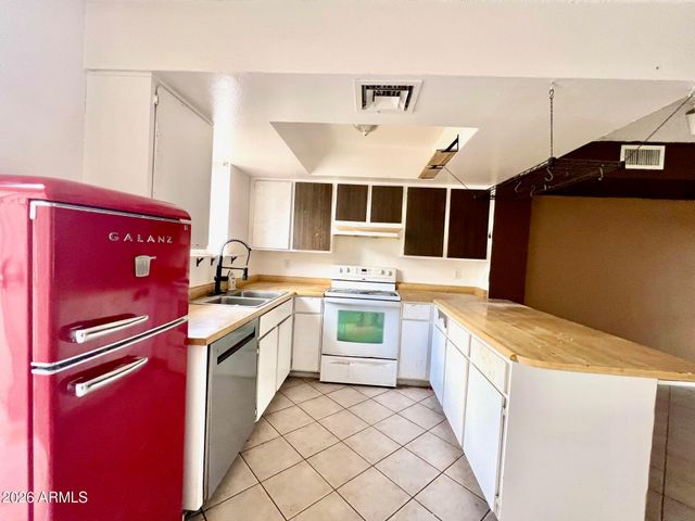 6120 W TOWNLEY Avenue, Glendale, AZ 85302
