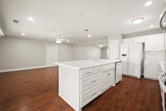 1004 Ridgetop Drive, Justin, TX 76247