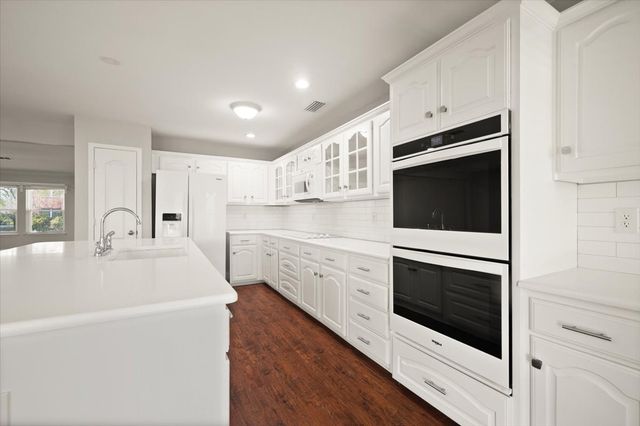 1004 Ridgetop Drive, Justin, TX 76247