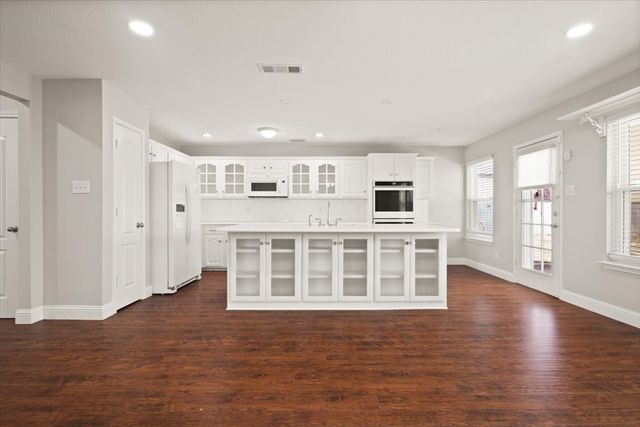 1004 Ridgetop Drive, Justin, TX 76247