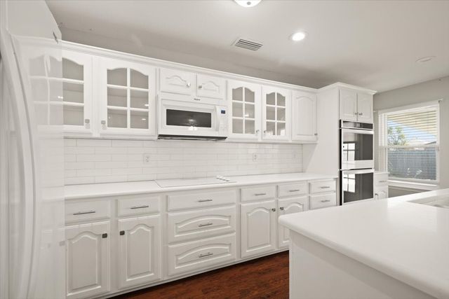 1004 Ridgetop Drive, Justin, TX 76247