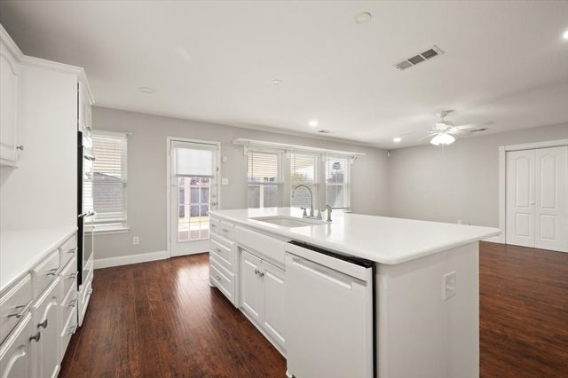 1004 Ridgetop Drive, Justin, TX 76247