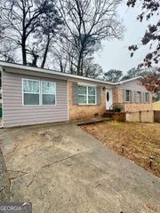 172 SCARSDALE Drive, Riverdale, GA 30274