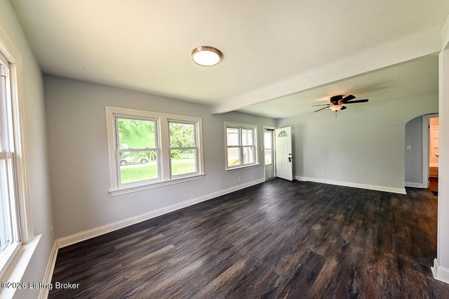 10301 Meadowview Dr, Louisville, KY 40272
