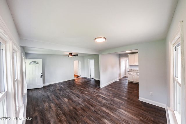 10301 Meadowview Dr, Louisville, KY 40272