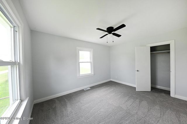 10301 Meadowview Dr, Louisville, KY 40272