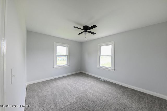 10301 Meadowview Dr, Louisville, KY 40272