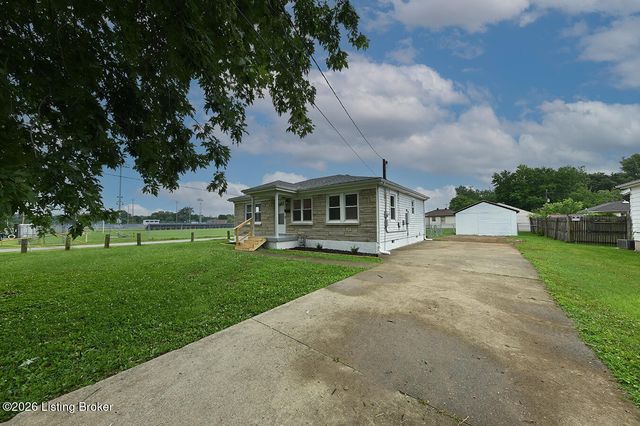 10301 Meadowview Dr, Louisville, KY 40272