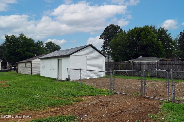 10301 Meadowview Dr, Louisville, KY 40272