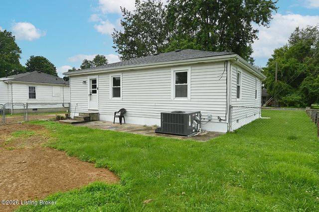 10301 Meadowview Dr, Louisville, KY 40272