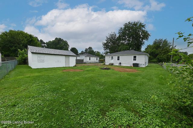 10301 Meadowview Dr, Louisville, KY 40272