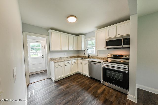 10301 Meadowview Dr, Louisville, KY 40272