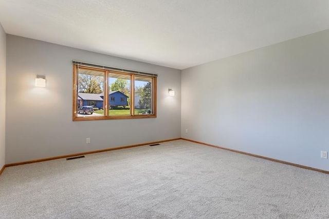 1948 Crown Point Drive, Mendota Heights, MN 55118