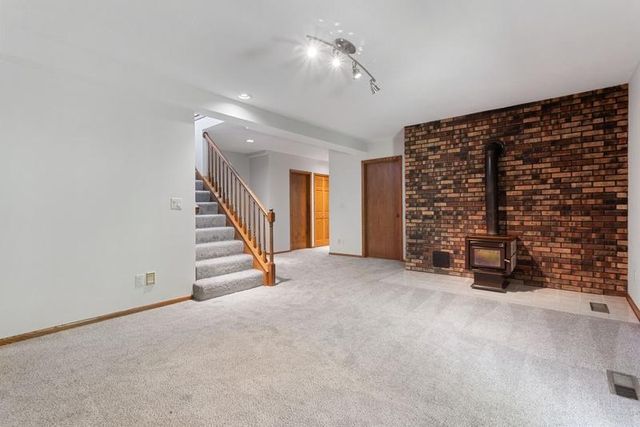 1948 Crown Point Drive, Mendota Heights, MN 55118