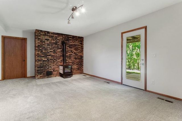 1948 Crown Point Drive, Mendota Heights, MN 55118
