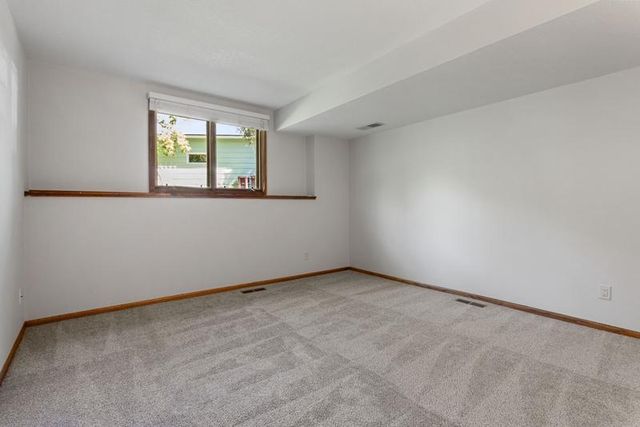 1948 Crown Point Drive, Mendota Heights, MN 55118