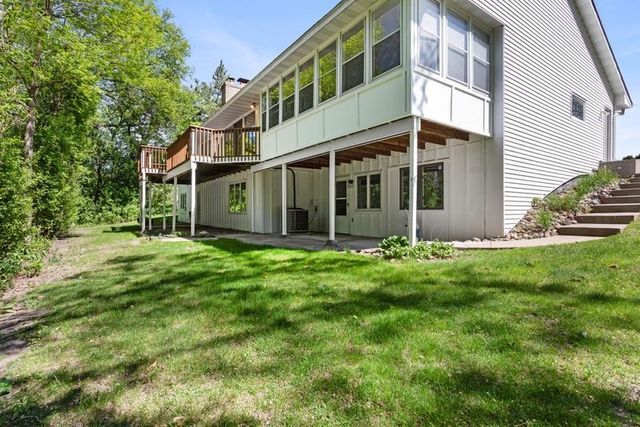 1948 Crown Point Drive, Mendota Heights, MN 55118