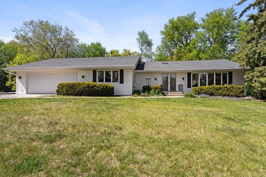 1948 Crown Point Drive, Mendota Heights, MN 55118 — photo 2