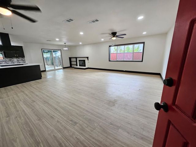 829 Pioneer Avenue, Porterville, CA 93257