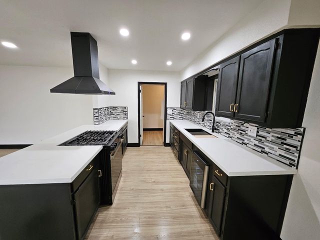 829 Pioneer Avenue, Porterville, CA 93257