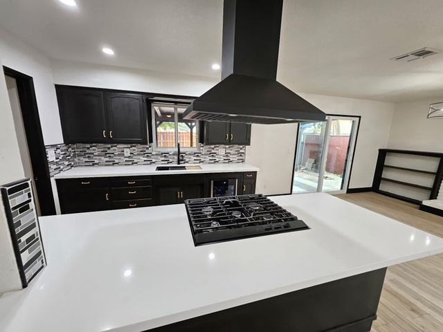 829 Pioneer Avenue, Porterville, CA 93257