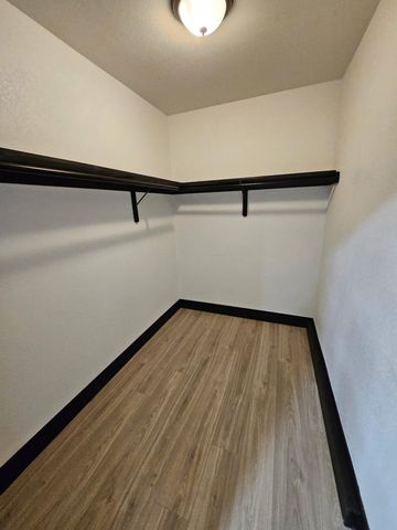 829 Pioneer Avenue, Porterville, CA 93257