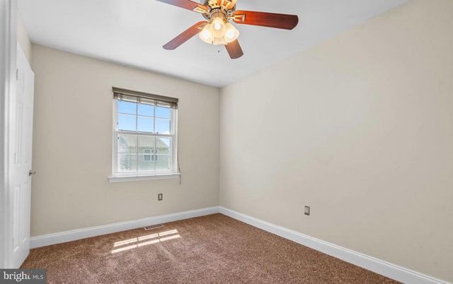 64 HAMPTON GATE DR, Sicklerville, NJ 08081