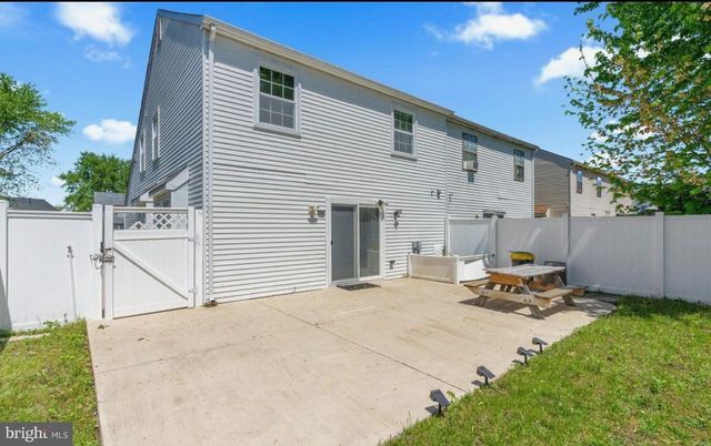 64 HAMPTON GATE DR, Sicklerville, NJ 08081
