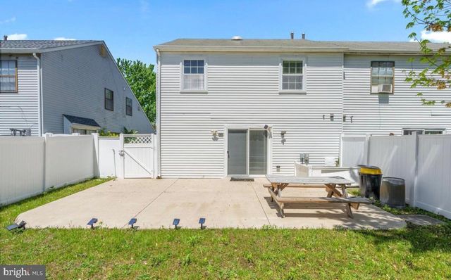 64 HAMPTON GATE DR, Sicklerville, NJ 08081