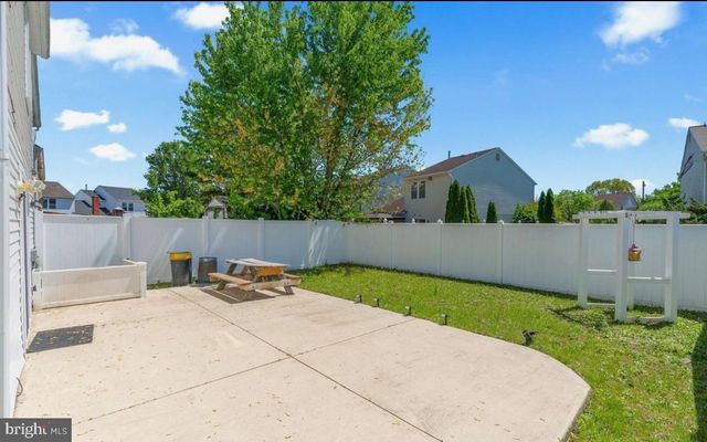 64 HAMPTON GATE DR, Sicklerville, NJ 08081