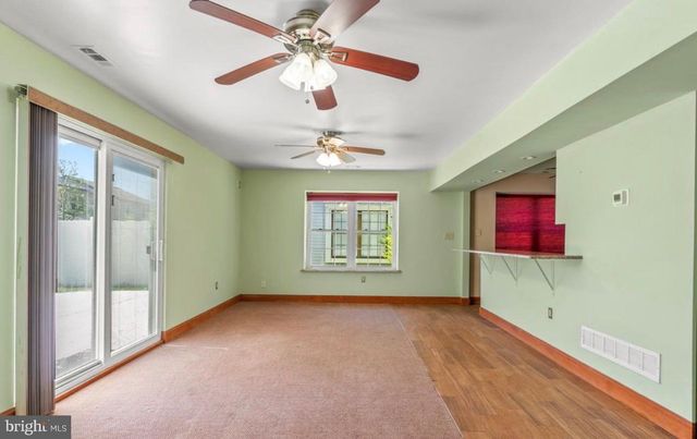 64 HAMPTON GATE DR, Sicklerville, NJ 08081
