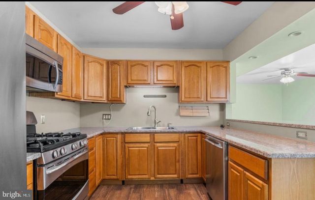 64 HAMPTON GATE DR, Sicklerville, NJ 08081