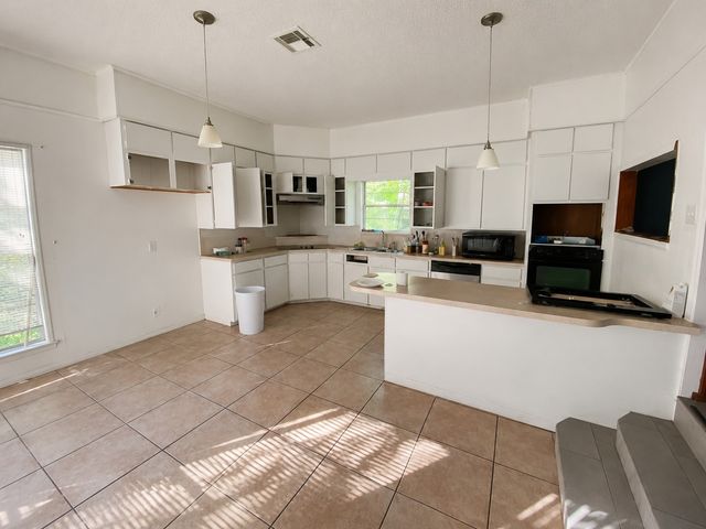 105 Elaine Drive, Gun Barrel City, TX 75156