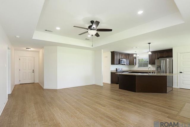 1310 Point Andrew Dr, Gonzales, LA 70737