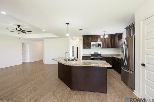 1310 Point Andrew Dr, Gonzales, LA 70737