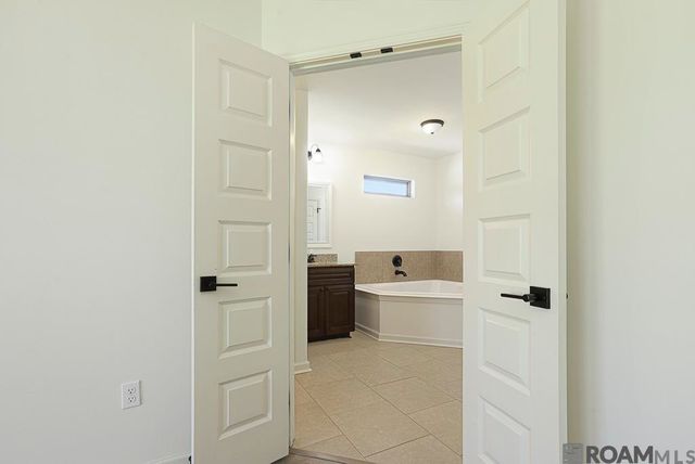 1310 Point Andrew Dr, Gonzales, LA 70737