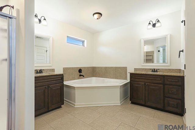 1310 Point Andrew Dr, Gonzales, LA 70737