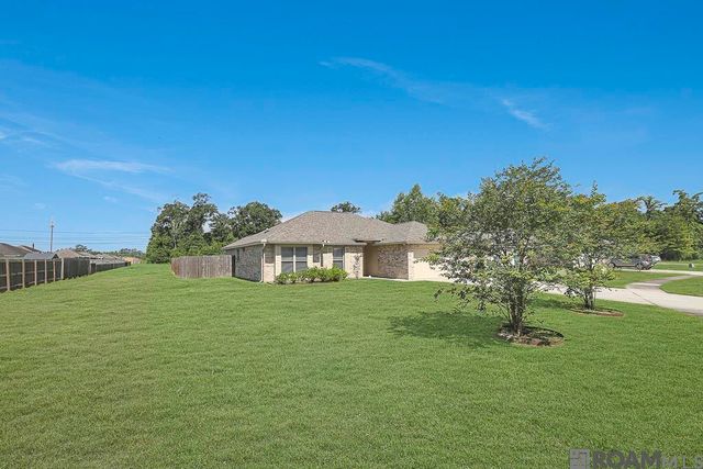 1310 Point Andrew Dr, Gonzales, LA 70737