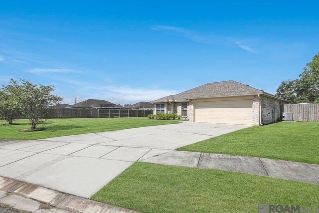 1310 Point Andrew Dr, Gonzales, LA 70737