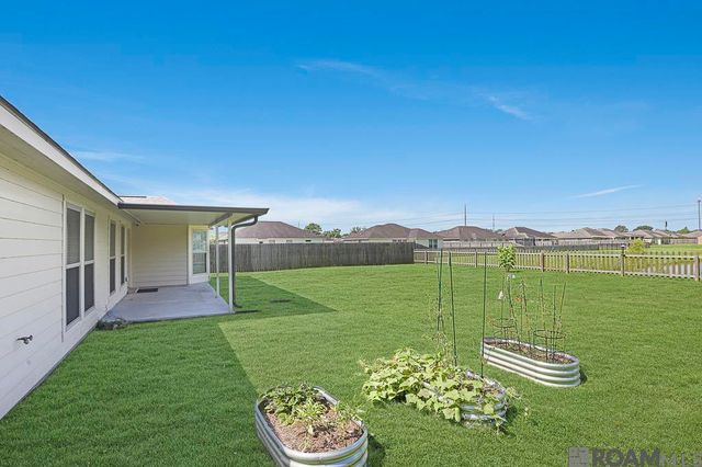 1310 Point Andrew Dr, Gonzales, LA 70737