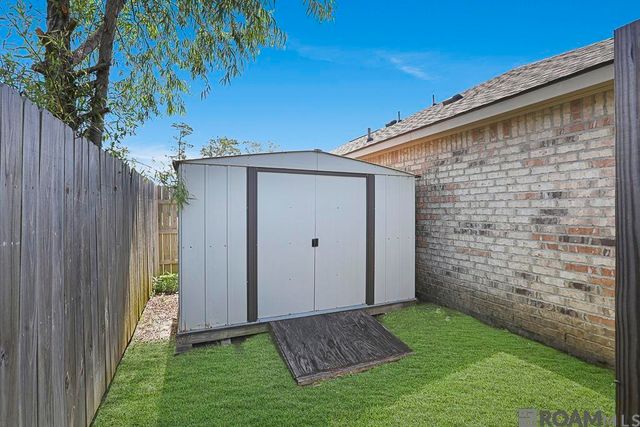 1310 Point Andrew Dr, Gonzales, LA 70737
