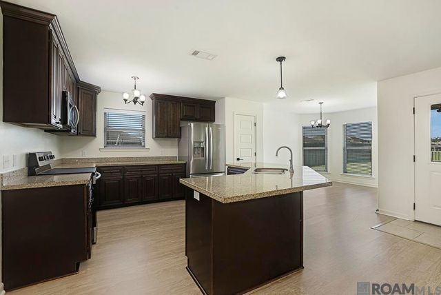 1310 Point Andrew Dr, Gonzales, LA 70737