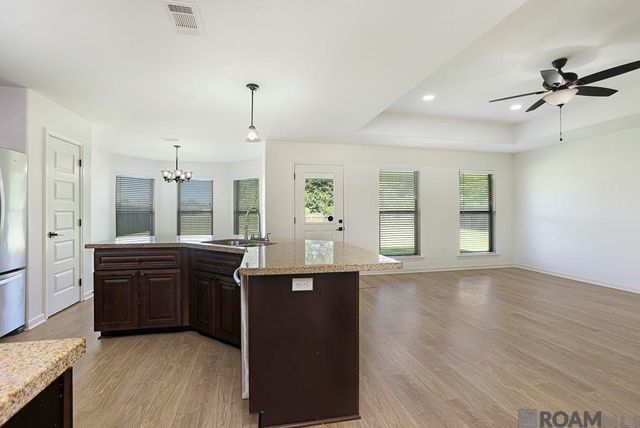 1310 Point Andrew Dr, Gonzales, LA 70737