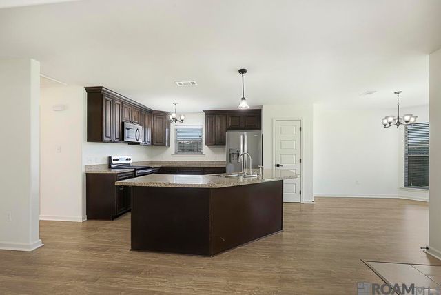 1310 Point Andrew Dr, Gonzales, LA 70737