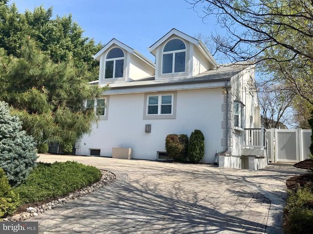 1921 WARE RD, Falls Church, VA 22043