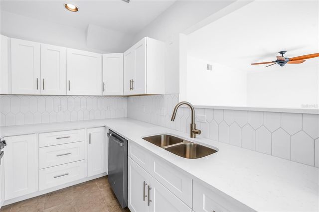 509 PLAZA SEVILLE COURT 19, Treasure Island, FL 33706