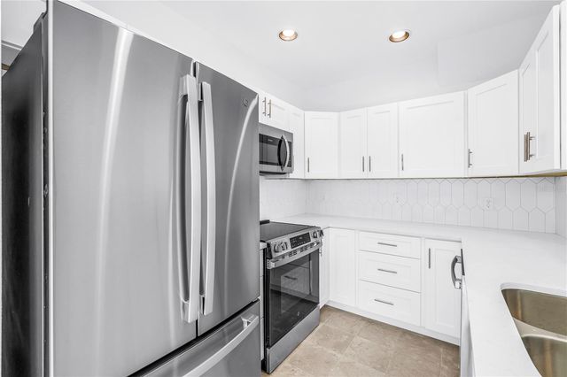 509 PLAZA SEVILLE COURT 19, Treasure Island, FL 33706