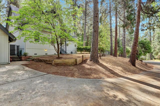 11551 Forest View Dr, Nevada City, CA 95959